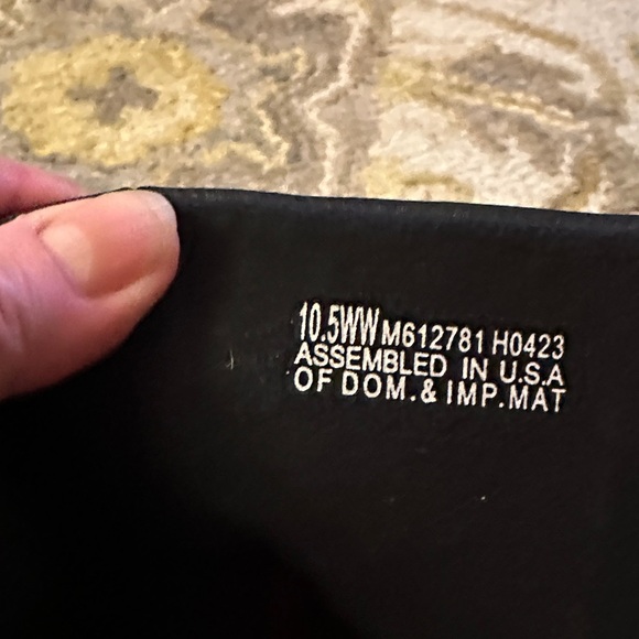 Munro Elegant Black Leather Booties - Picture 4 of 7